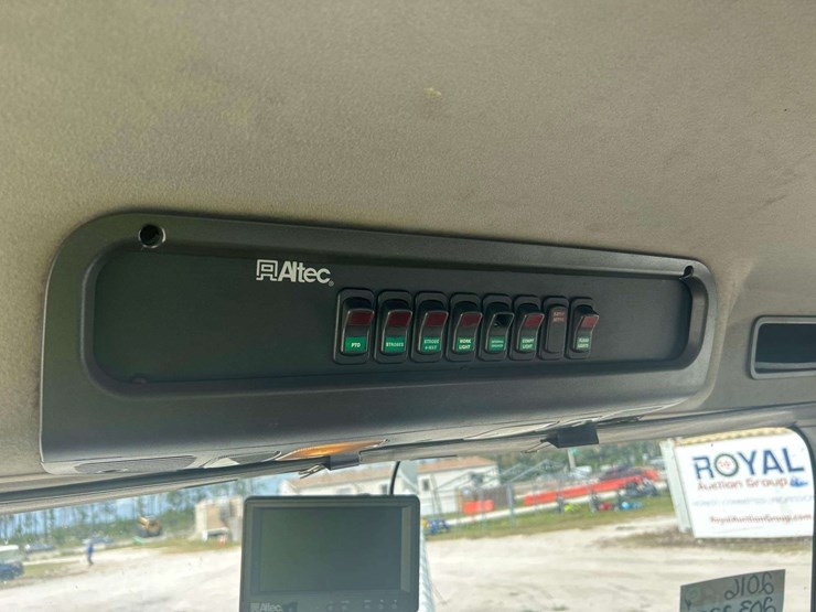 2016-freightliner-m2-106-altec-am50-50ft-bucket-truck-image-15