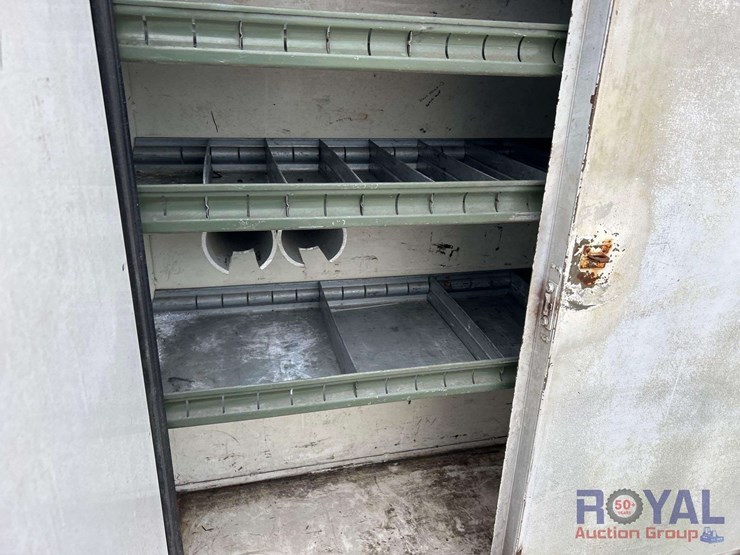 2005-gmc-c8500-flatbed-service-truck-image-19