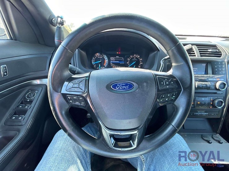 2016-ford-explorer-image-12