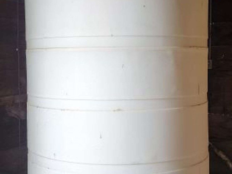 one-1,500-gallon-kentucky-vertical-poly-tank-image-1