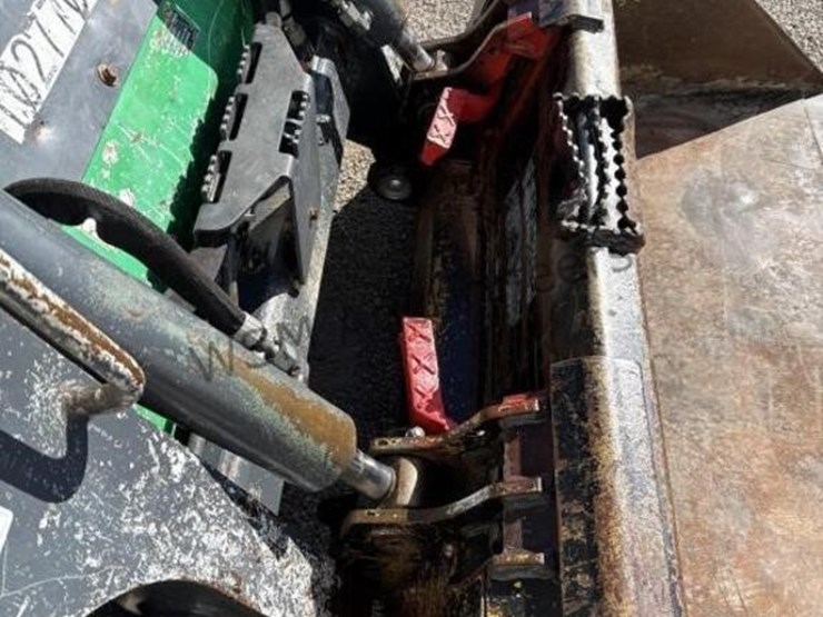 2020-deere-316gr-image-15