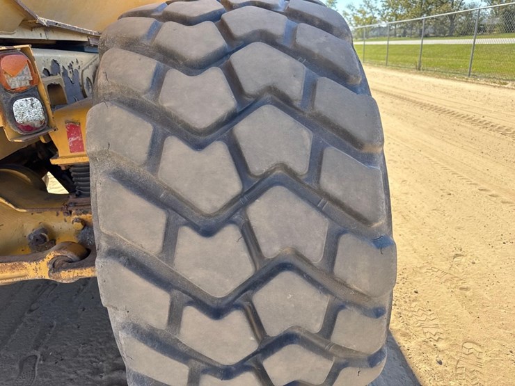 2007-caterpillar-725-image-11