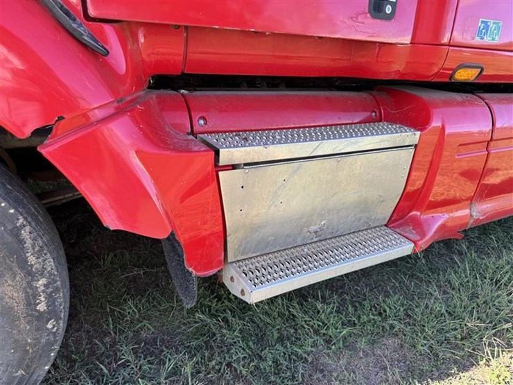 2005-peterbilt-387-image-28