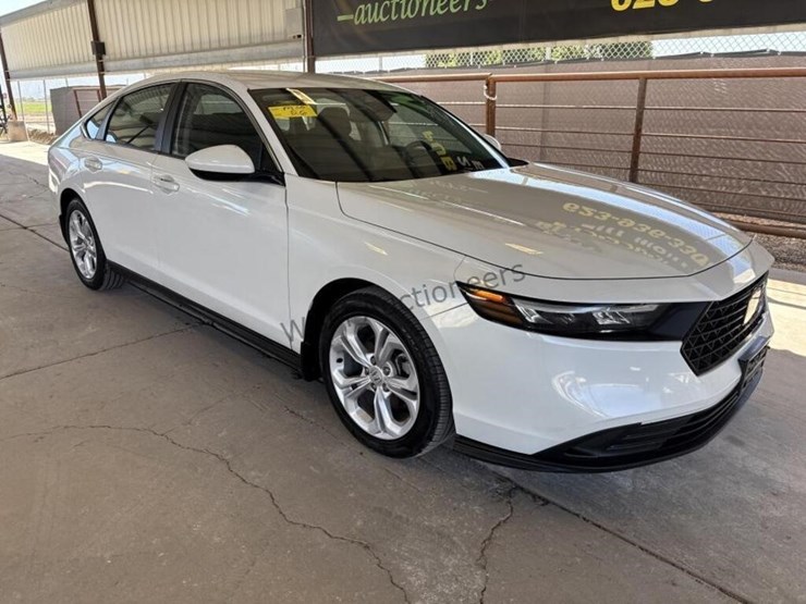 2023-honda-accord-lx-sdn-image-2