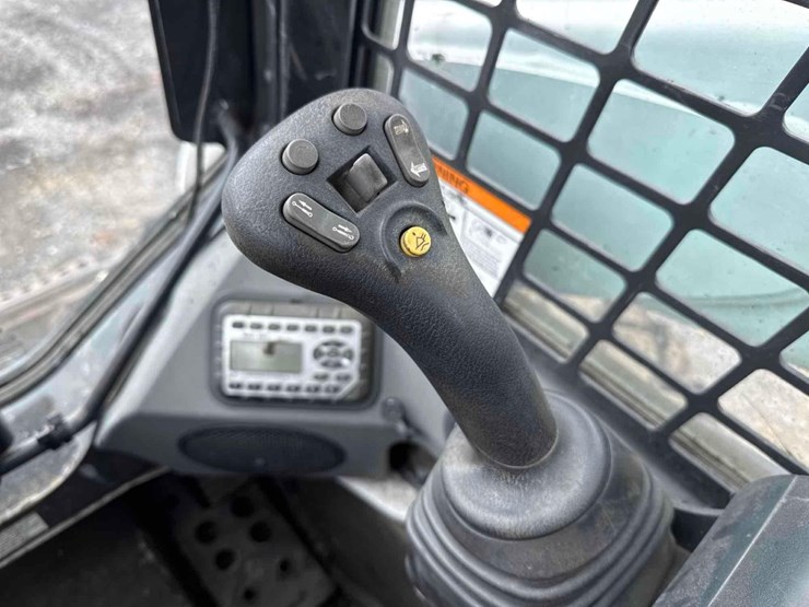 2021-bobcat-s740-image-26