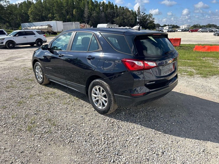 2021-chevrolet-equinox-ls-image-5