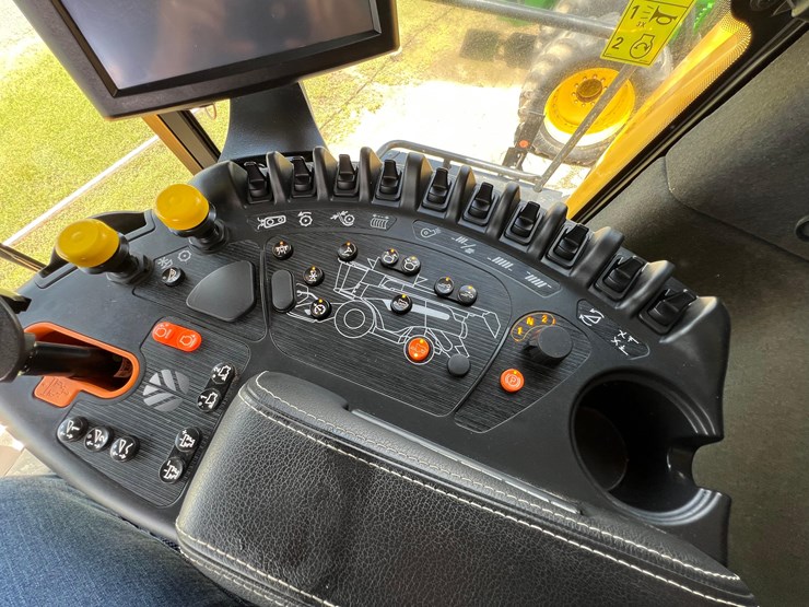 2023-new-holland-cr10.90-image-80