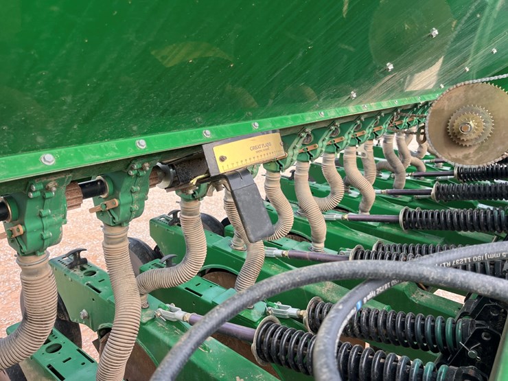 2018-great-plains-3s3000hd-image-28