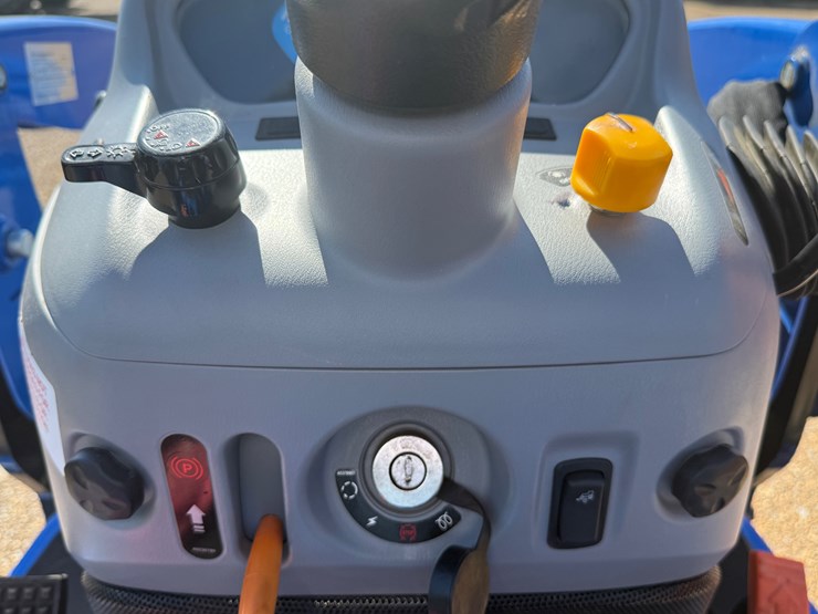 new-holland-workmaster-25s-image-26