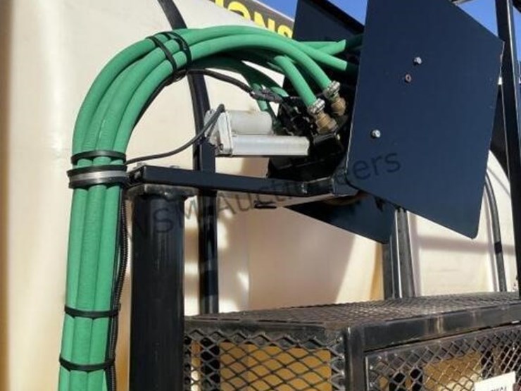 2014-international-4300lp-spray-truck-image-10