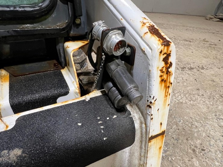 2014-bobcat-s70-image-11