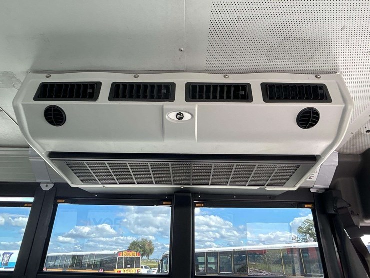 2008-freightliner-b2-image-22