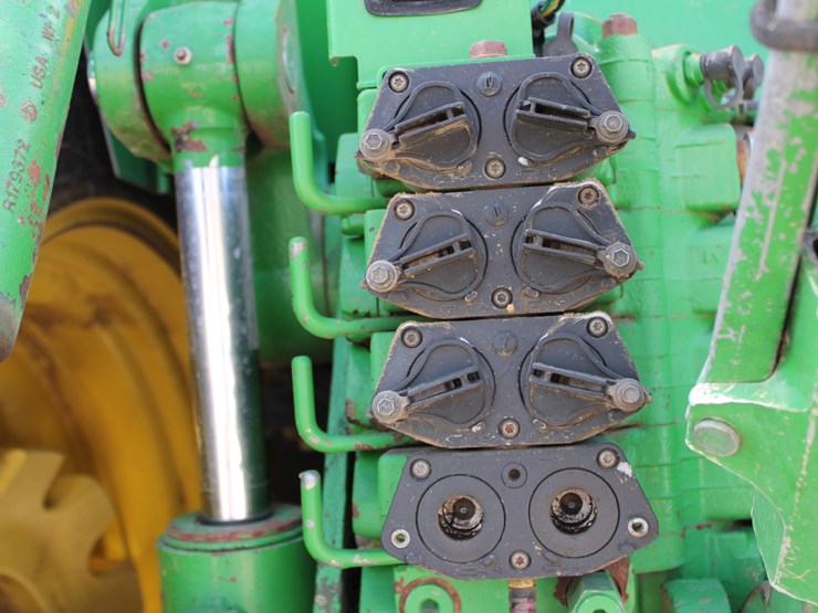 john-deere-8320-image-30