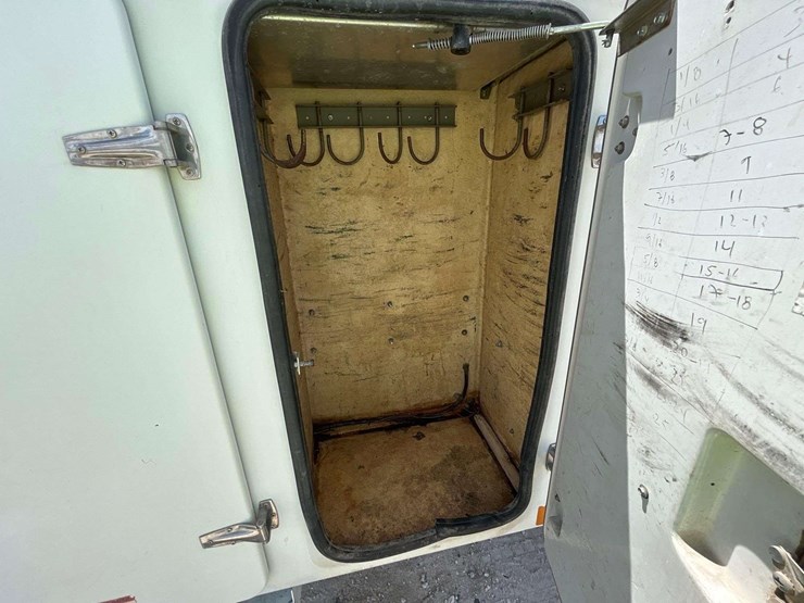 2006-ford-f550-image-30