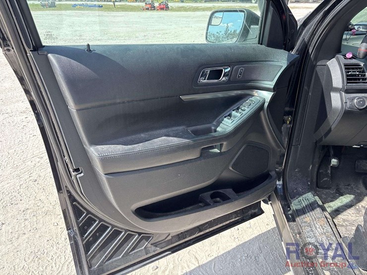 2017-ford-explorer-image-11