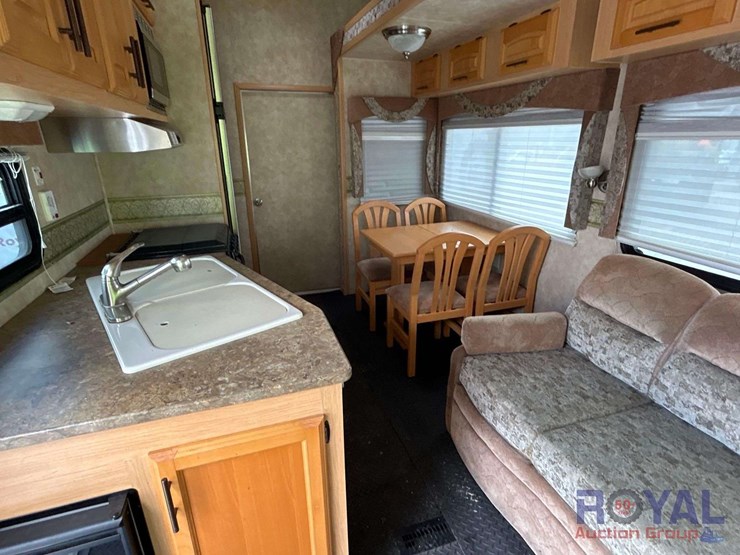 2008-41ft-kz-sportsman-police-bunk-5th-wheel-tri-axle-travel-trailer-image-7