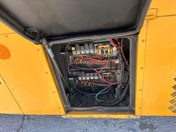 2007-freightliner-b2-image-31