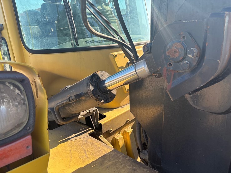 2012-hyundai-160d-7e-image-8