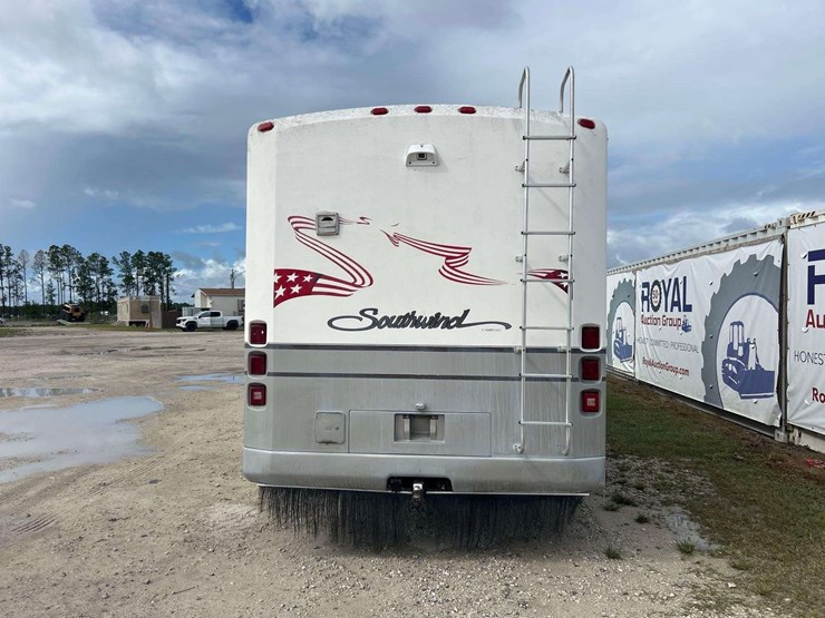 1999-southwind-fleetwood-34n-34ft-class-a-motorhome-image-32