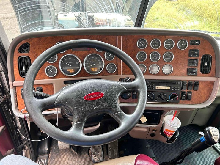 2008-peterbilt-388-image-35