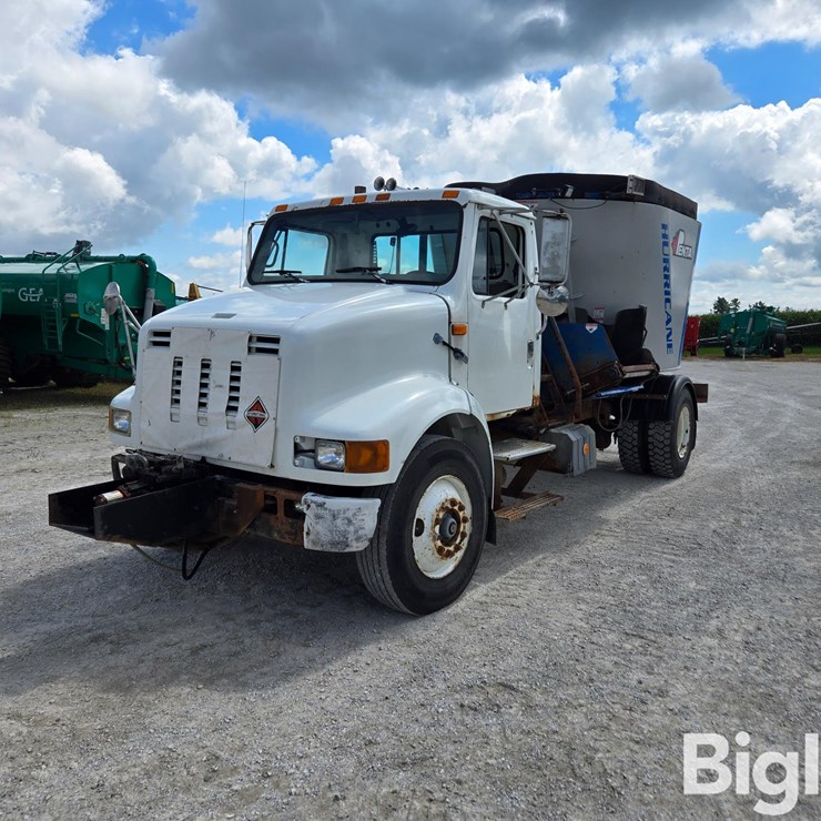 1997 INTERNATIONAL 8100