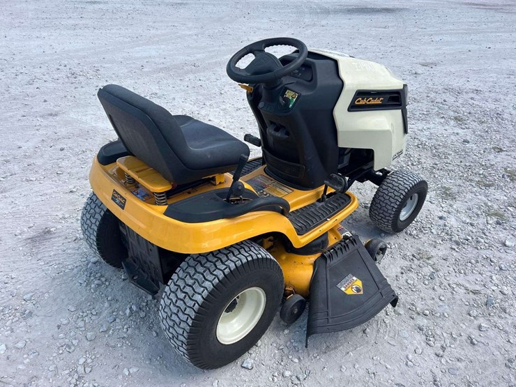 2011-club-cadet-13wx90as056-42in-riding-mower-image-3