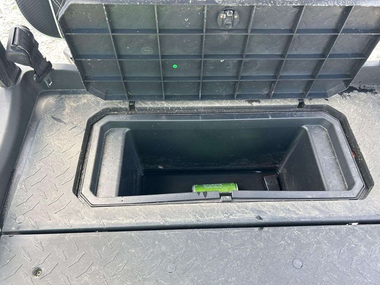 2023-vivid-ev-electric-cart-image-16