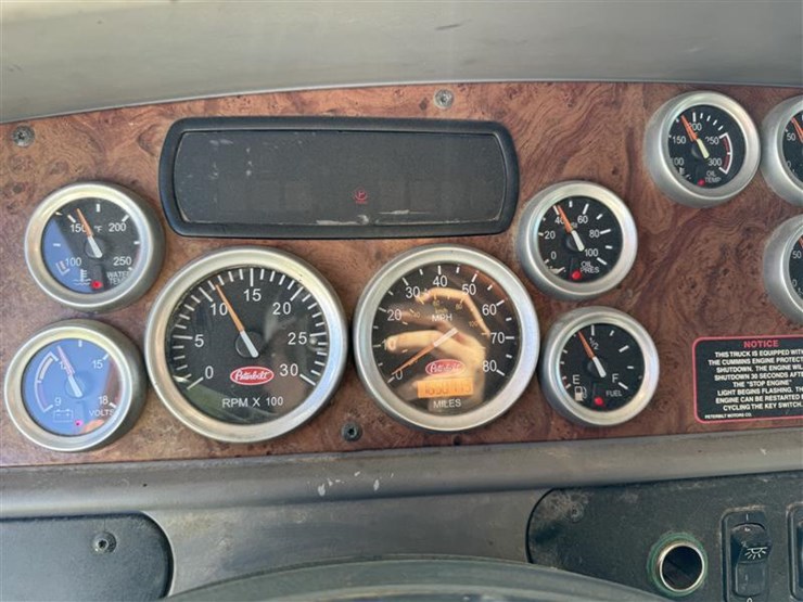 2005-peterbilt-387-image-21