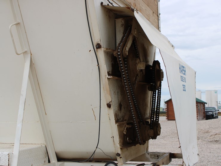 1982-international-s1700-image-10