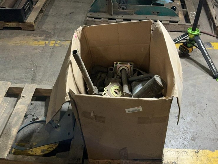 #167-•-hydraulic-motors-and-assorted-parts-image-1