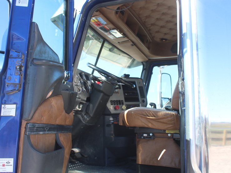 #2045-•-#2045--2013-mack-chu613-semi-tractor-image-44