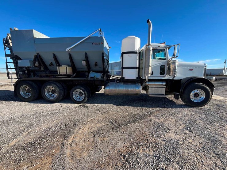 2017-peterbilt-389-image-5