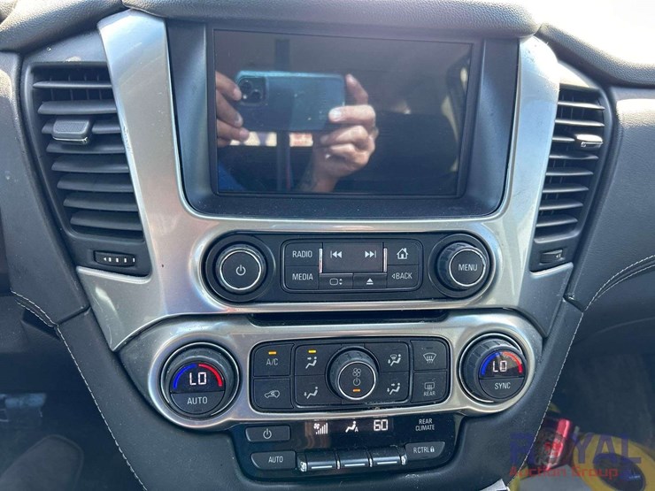 2018-chevrolet-tahoe-image-17