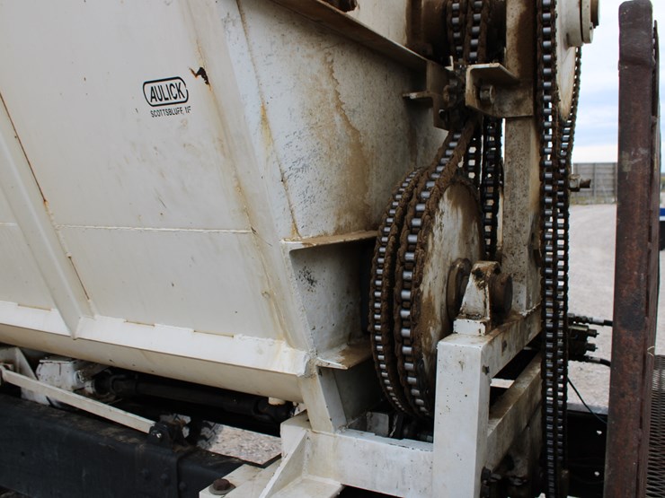 1982-international-s1700-image-19