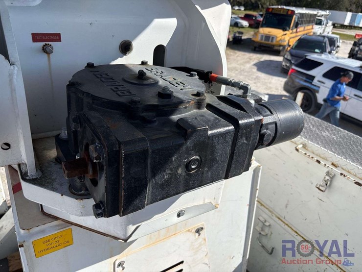 2016-freightliner-m2-106-4x4-altec-bucket-truck-image-29