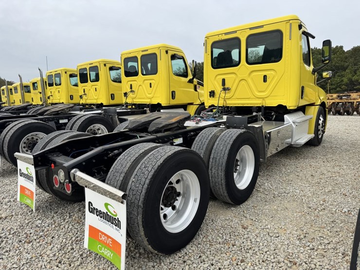 2018-freightliner-cascadia-126-image-4