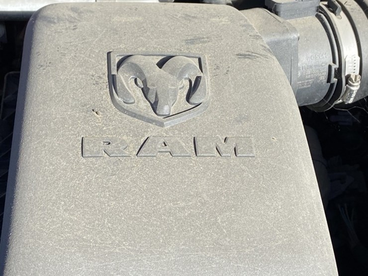 2015-dodge-ram-crew-cab-4wd-pickup-image-38