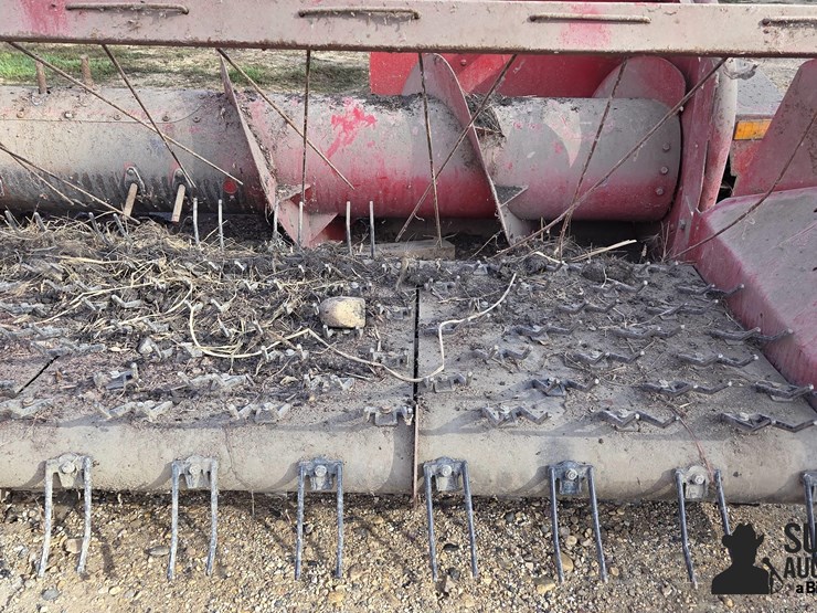 international-810-image-11