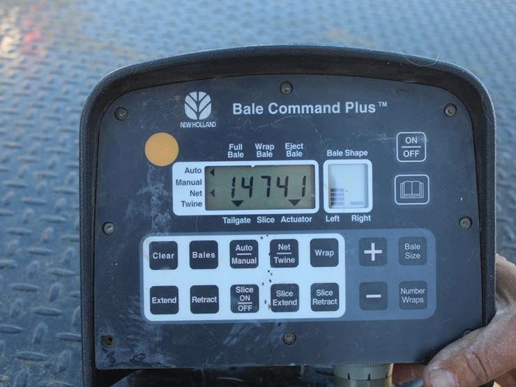 new-holland-br780-image-41