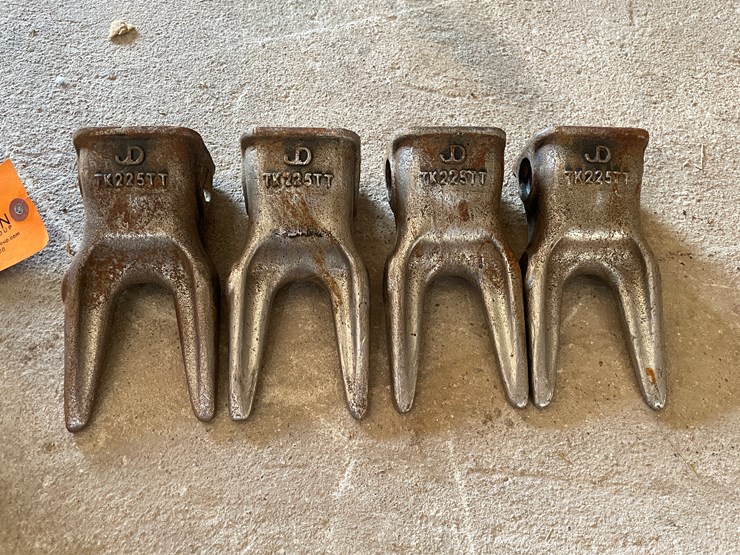 #1073-•-(4)-excavator-frost-teeth-image-3