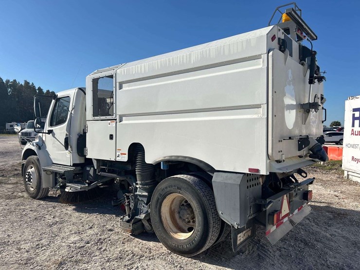 2020-freightliner-m2-106-elgin-whirlwind-series-mv-street-sweeper-truck-image-4