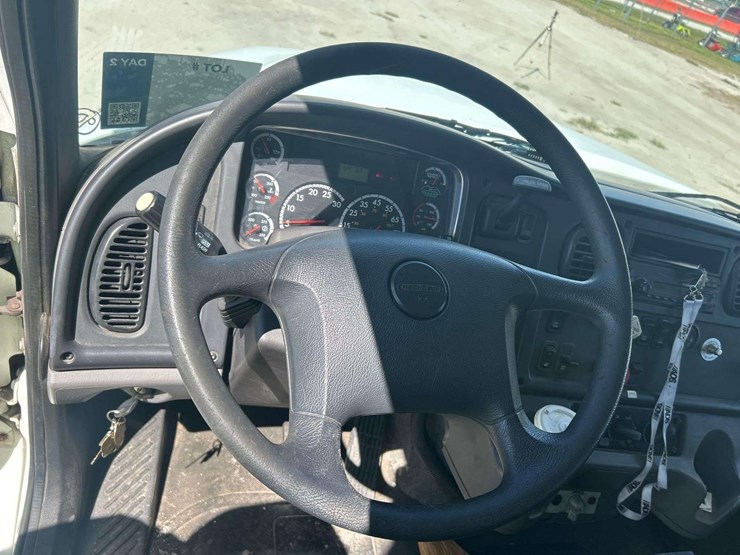 2011-freightliner-m2-112-tri-axle-dump-truck-image-9