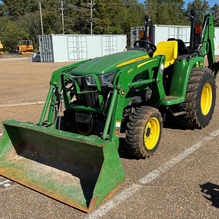 JOHN DEERE 3025E