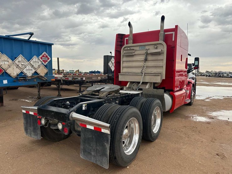 2014-peterbilt-579-image-3
