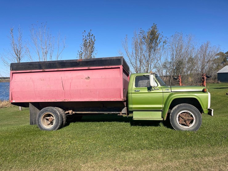 ford-f700-image-1