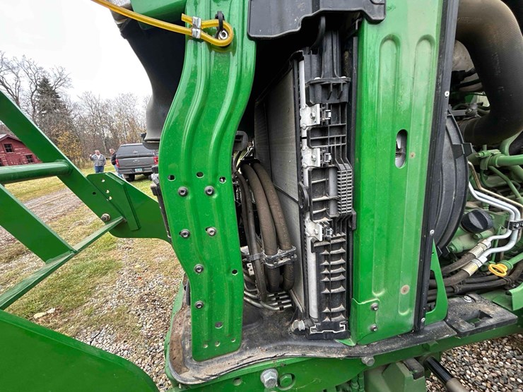 2013-john-deere-6150r-image-23