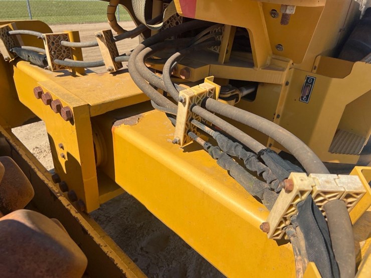 caterpillar-cp44-image-12