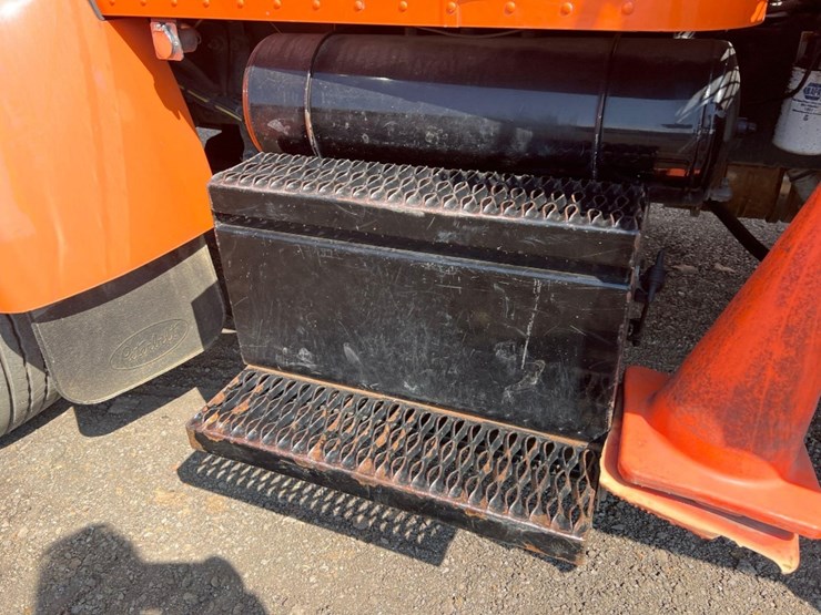 2016-peterbilt-pb337-flatbed-truck-image-27