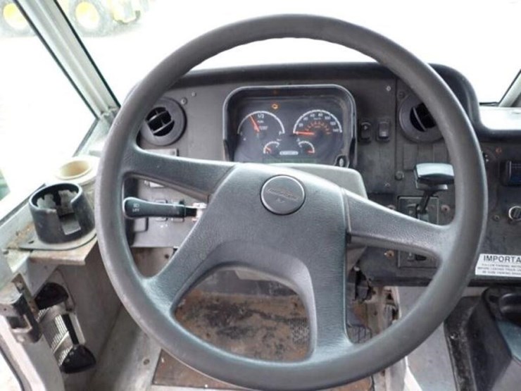 2015-freightliner-mt55-image-15