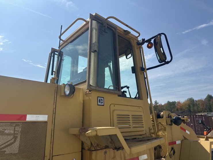 caterpillar-936-image-13